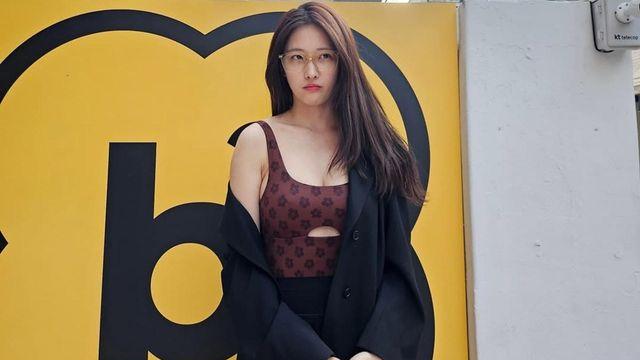 남지현, 블랙 재킷 아래 숨겨둔 관능…시스루 스커트로 완성한 주말 룩