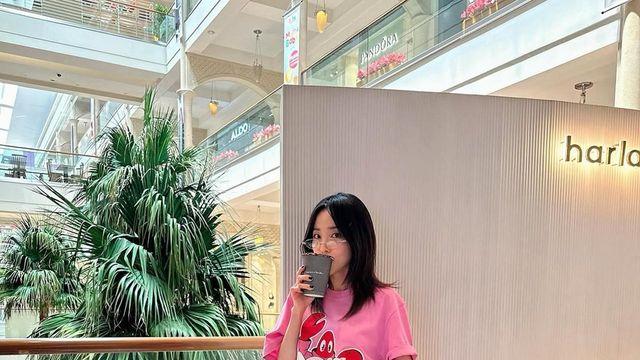 산다라박, 핑크 한 방울로 물들인 쇼핑몰 데이트룩