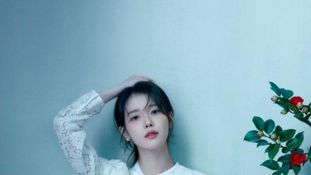 '폭싹' 아이유 