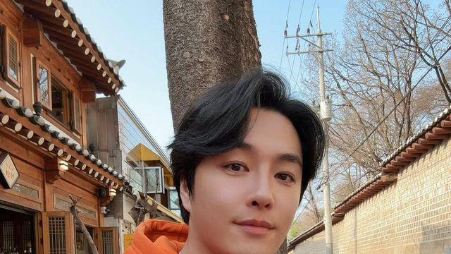 민우혁, 오렌지빛 봄을 입다