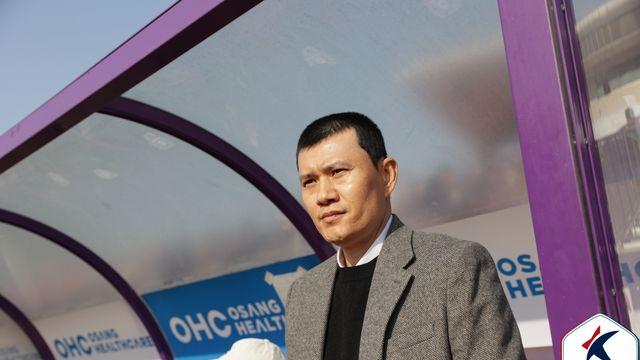 [케터뷰] ‘3연패’ 정경호 강원 감독 “무득점 이상헌, 자신감 찾아야 한다”