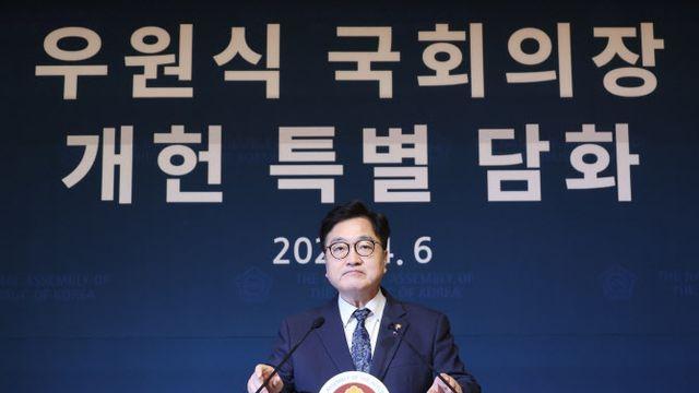 국민 2명 중 1명, 대통령 3년 임기단축 개헌에 '반대'