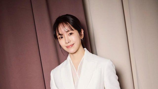 한지민, 선택의 여지 없이, 가장 세련된 흰색을 입은 날