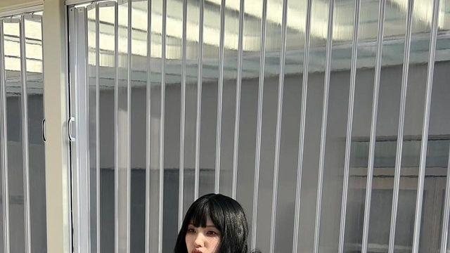 전소연, 하의실종의 정석…성조기 니트 하나로 완성한 봄날의 반전