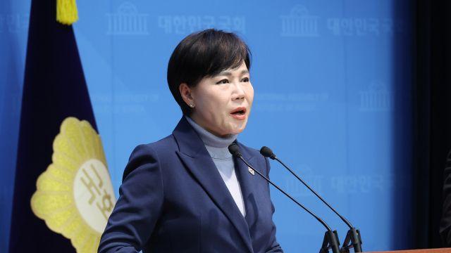 尹은 나흘째 관저 칩거 중…전현희 