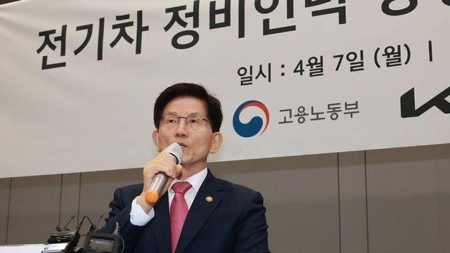 김문수, 지지자 출마 촉구에 