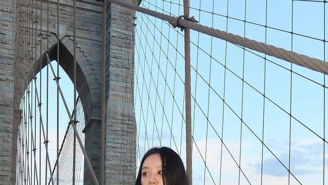 혜리, 루즈핏 후디와 와이드 데님이 만든 꾸안꾸의 정석