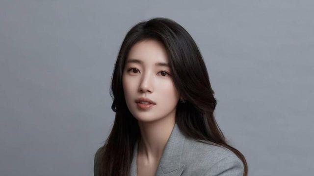 수지, 회색 수트 아래 숨겨둔 치명적인 우아함