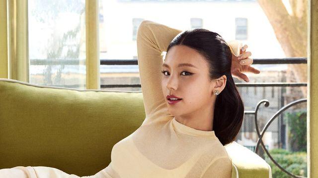 예지, 파리의 여름 속을 걷다…로저 비비에와 완성한 우아한 순간