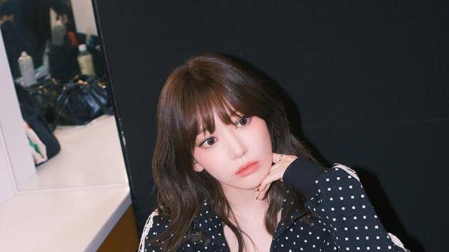 사쿠라, 초미니와 시스루 스타킹으로 완성한 '걸크러시 큐티룩'