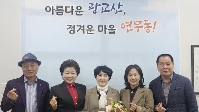 수원시 장안구 연무동 향기노래사랑예술단, 경기도의회 의장 표창 받아