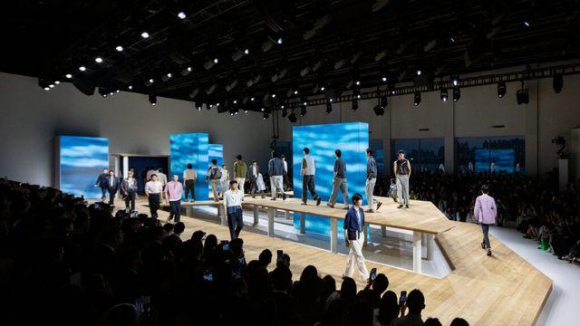 바다와 도시를 아우르는 남성, 에르메스 25 여름 남성복 컬렉션