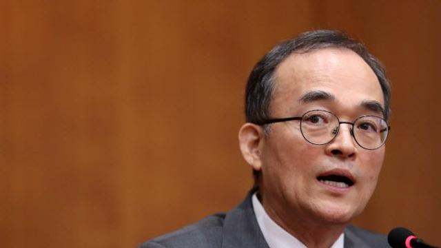 문무일 전 검찰총장 “尹 탄핵, 법리상 명백한 판결”