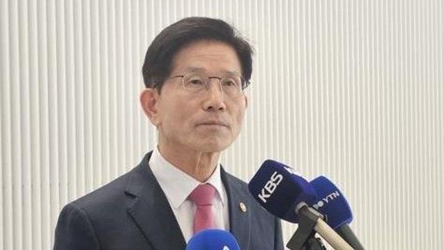 '보수잠룡 선두' 김문수 대선 출마 위해 오늘 장관직 사퇴