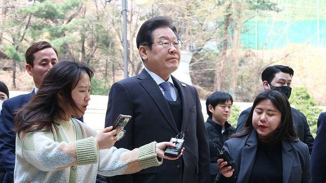 이재명 대장동 본인 재판 출석…취재진에 말없이 법정으로