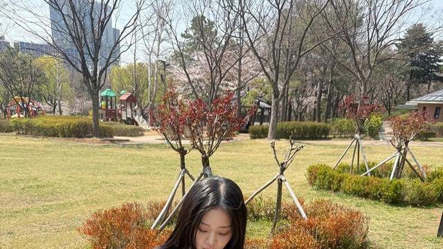 정수빈, 햇살보다 눈부신 블랙 원피스룩