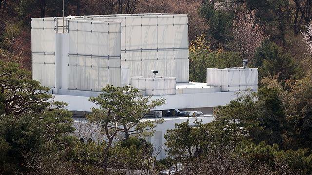 尹지지자 일부 관저 앞으로…국민변호인단 홈페이지는 불통(종합)