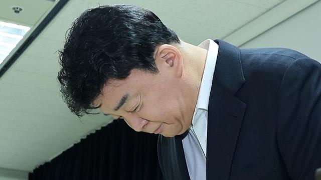 여성 지원자 술자리로 불러 신체접촉 시도... 또 터진 백종원 회사 논란