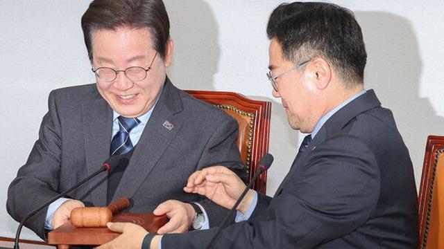 [속보] 이재명 민주당 대표직 사퇴…대선출마 공식화