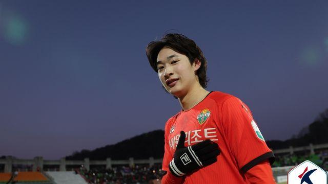 강원 이지호, 2025시즌 첫 K리그 ‘이달의 영플레이어 상’ 수상