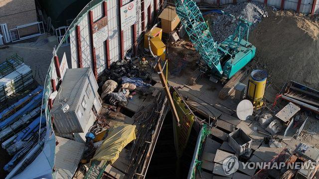 엿가락처럼 휜 도로에 내려앉은 방음벽…처참한 광명 붕괴현장