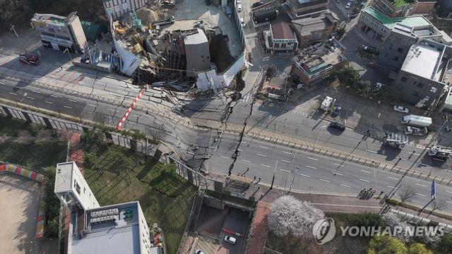 광명 지하철 공사장 붕괴에 주변 아파트·학교 건물 안전 '비상'