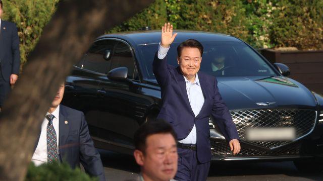 '빨간 모자' 쓴 윤석열에 눈물바다…