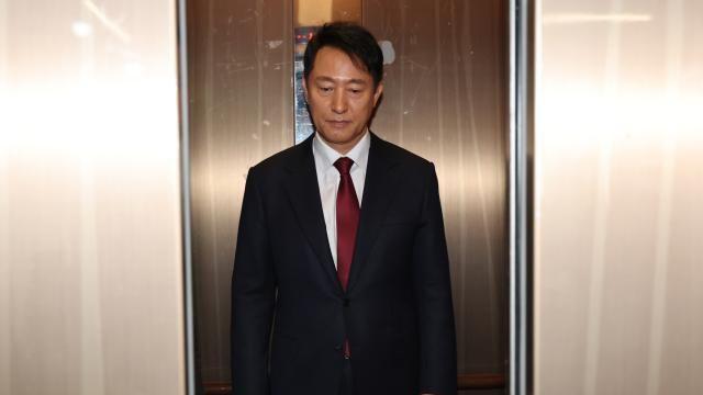 민주, 吳 불출마 선언에 