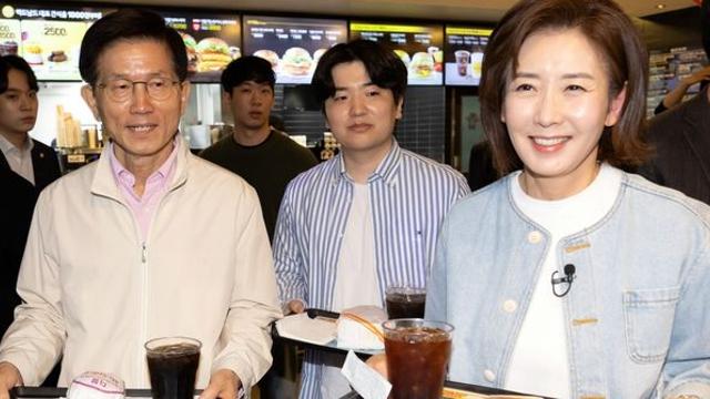 김문수·나경원, 청년들과 패스트푸드점서 햄버거 회동…“어떤 후보와도 협력”