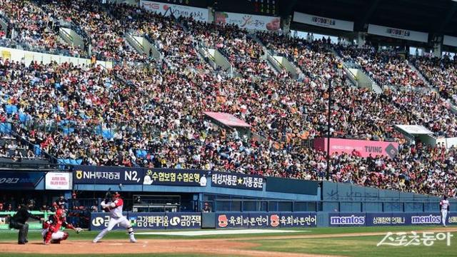 [잠실 리포트] ‘비바람 몰아쳐도’ LG, 2025시즌 9번째 홈경기 매진