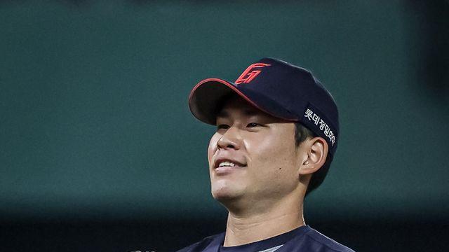 타선이 1회 5점 지원했지만 1⅓이닝 6실점 강판...김진욱 또 제구력 난조