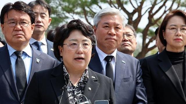 대선 후보 안 내기로 한 조국혁신당 “민주당에 공동선대위 제안”