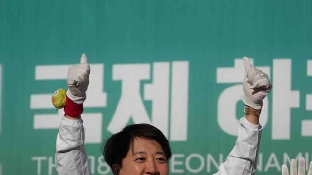 이준석, 3자 대결서 두자릿수 지지율...