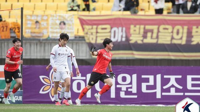 [현장리포트] 화려하지 않아도 향기는 그대로…강원 최병찬이 가져온 무실점 승리, “간절히 싸워 이겼다”