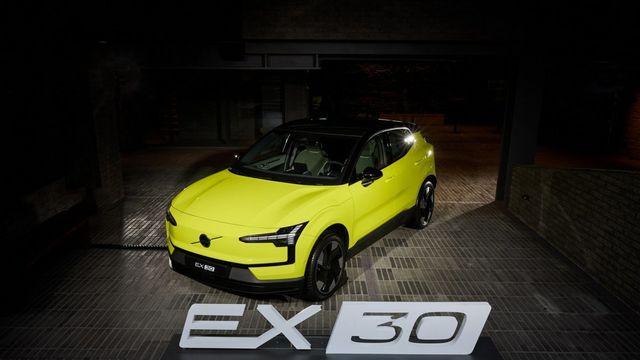 볼보 ‘EX30 모스 옐로우 에디션’ 30대 한정 판매