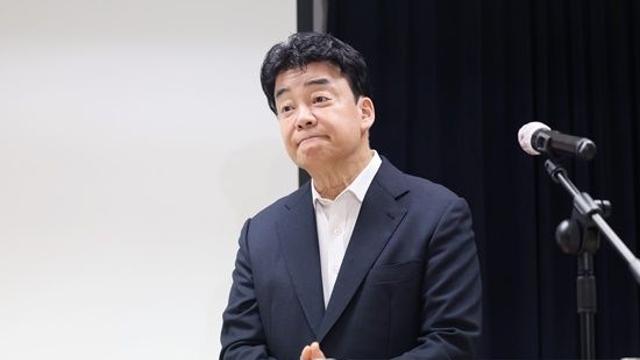 사업 구설수에 고개 숙인 백종원 