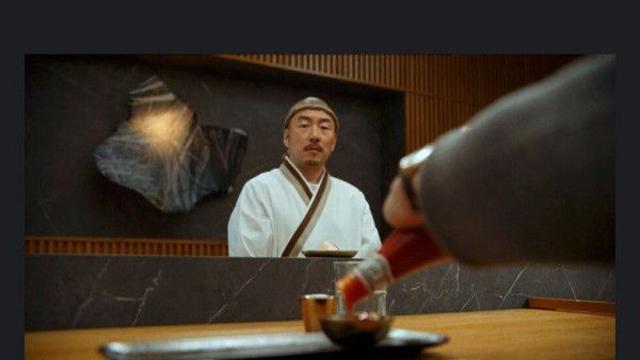 ??? : 동양인들은 초밥 먹을 줄 모르는구만