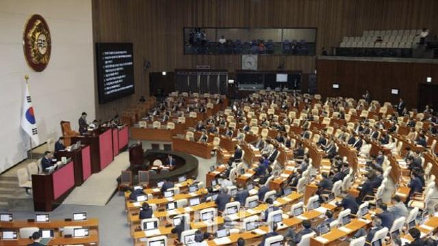 반도체특별법·은행법·가맹사업법, 민주 주도 패스트트랙 지정
