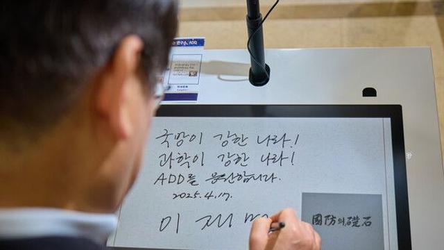 [21대 대선] 이재명 “선택적 모병제 해야...청년 병영 가두는 것 비효율”