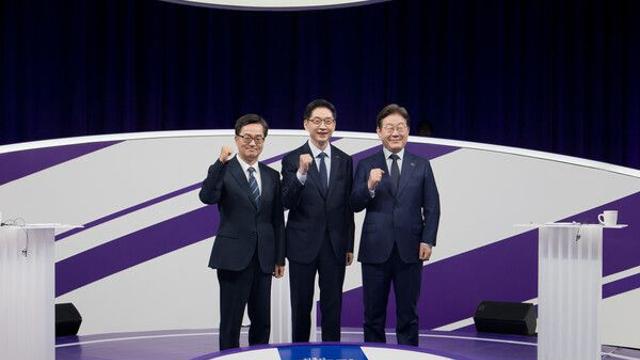 [21대 대선] 민주 경선 TV 토론...김동연 “개헌 약속 왜 안 지켰나” 이재명 “대통령 안 돼서 못 지켰다”