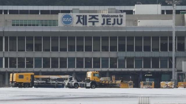 방콕 향하던 대한항공 여객기… 제주 공항으로 '긴급 회항' (이유)
