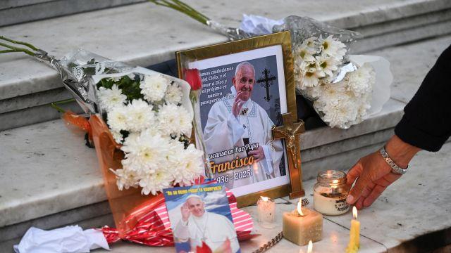 교황 사인은 뇌졸중 따른 심부전…“무덤에 이름 하나만 새겨라”