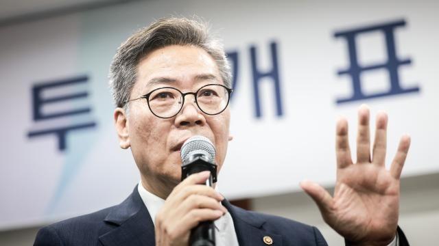 '한덕수, 심판이 선수로 뛴다' 지적에