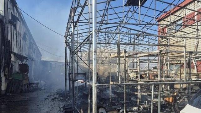 프라이팬 공장 '화재', 35분만에 초진…3명 화상·9명 대피