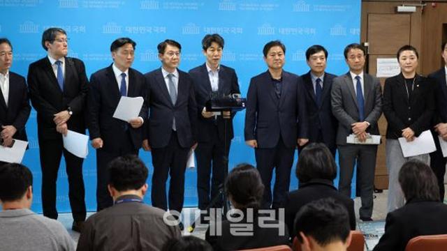 문재인, 檢 기소에 “터무니 없고 황당…검찰 개혁 기회로 여기겠다”