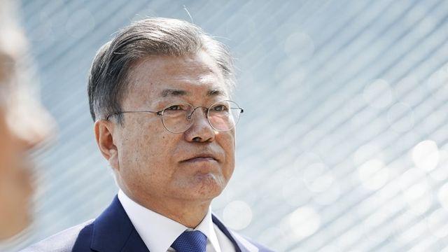 검찰, 문재인 전 대통령 2억여원 뇌물수수 혐의로 기소(종합)