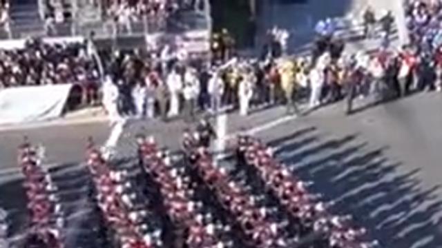 군악대가 코너링 도는 방법 ㄷ..gif