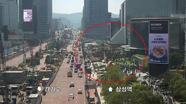 [속보] 서울 코엑스서 화재 추정 연기...이용객·근무자 대피 소동