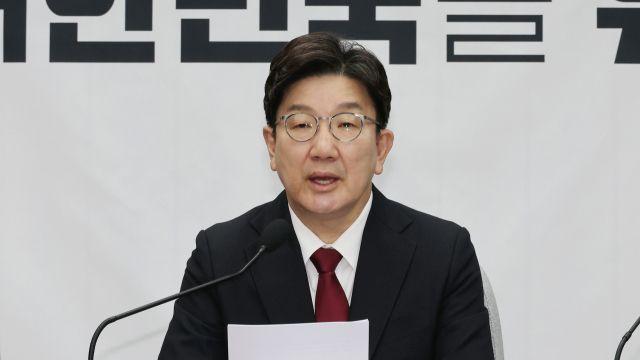권성동, 검찰의 文 기소에 