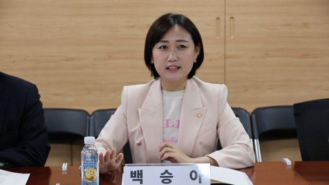 백승아,“가입도 어렵고, 활용도 안 되는 AI디지털교과서...교과서 지위 박탈해야”